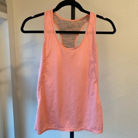 tank top. Athletic tank top - Picture 2 of 3